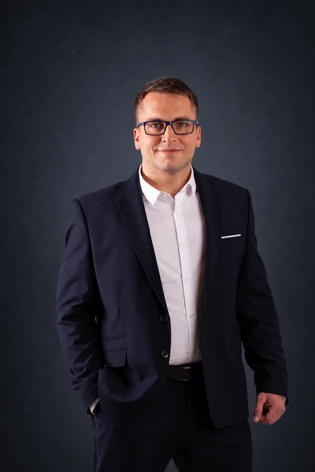 dr Adam Weinert